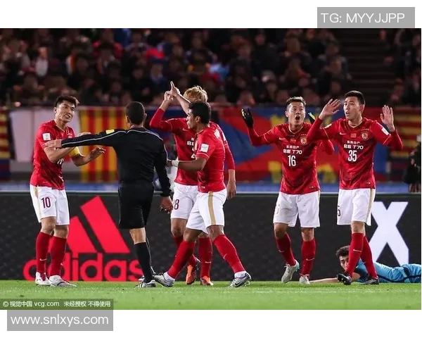 巴萨与恒大精彩对决集锦回顾球场上的激情与荣耀交织 巴萨与恒大精彩对决集锦回顾球场上的激情与荣耀交织