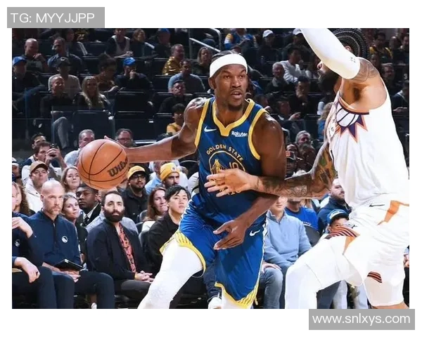 勇士与雷霆激战17号赛场争夺季后赛席位的关键对决 勇士与雷霆激战17号赛场争夺季后赛席位的关键对决