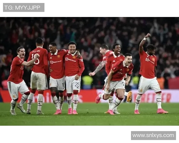 曼联与热刺历史交锋回顾及战绩分析全景展现