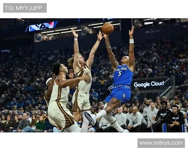 库里三分大赛决赛狂轰20球创历史新纪录引发全场惊叹